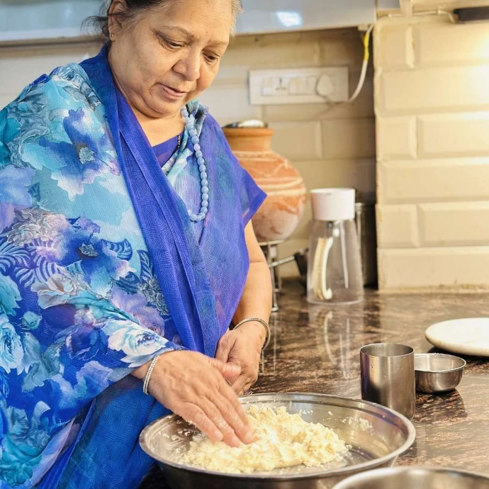 Buy Homemade Jave Sewai Online –handmaking traditional suji jave sevai by hand at Maatru Rasah