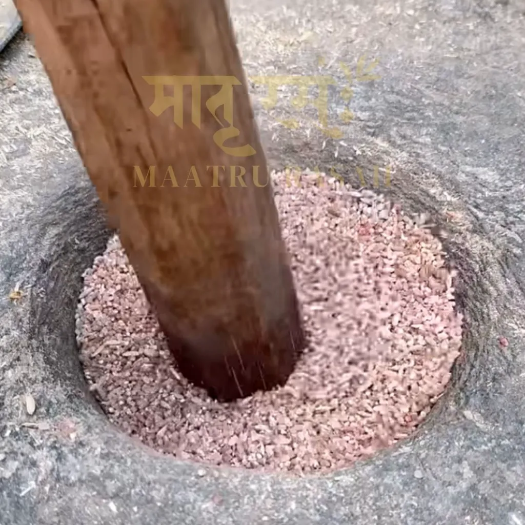 red-rice-in-mortar-pestle-from-maatru-rasah